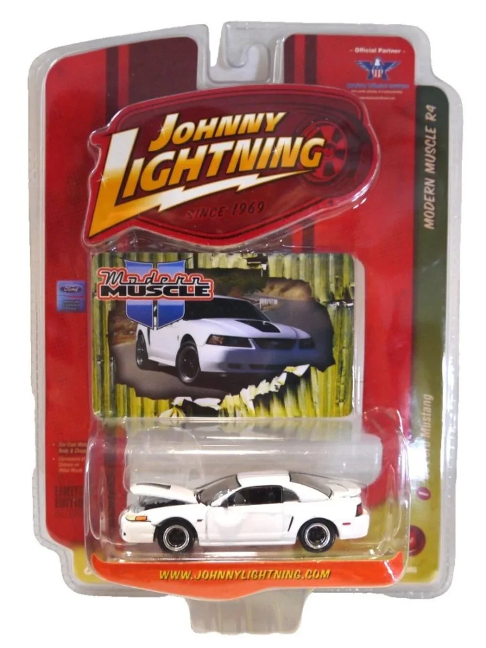 Johnny Lightning R4 Modern Muscle 2000 Ford Mustang 1:64 diecast car New 2008